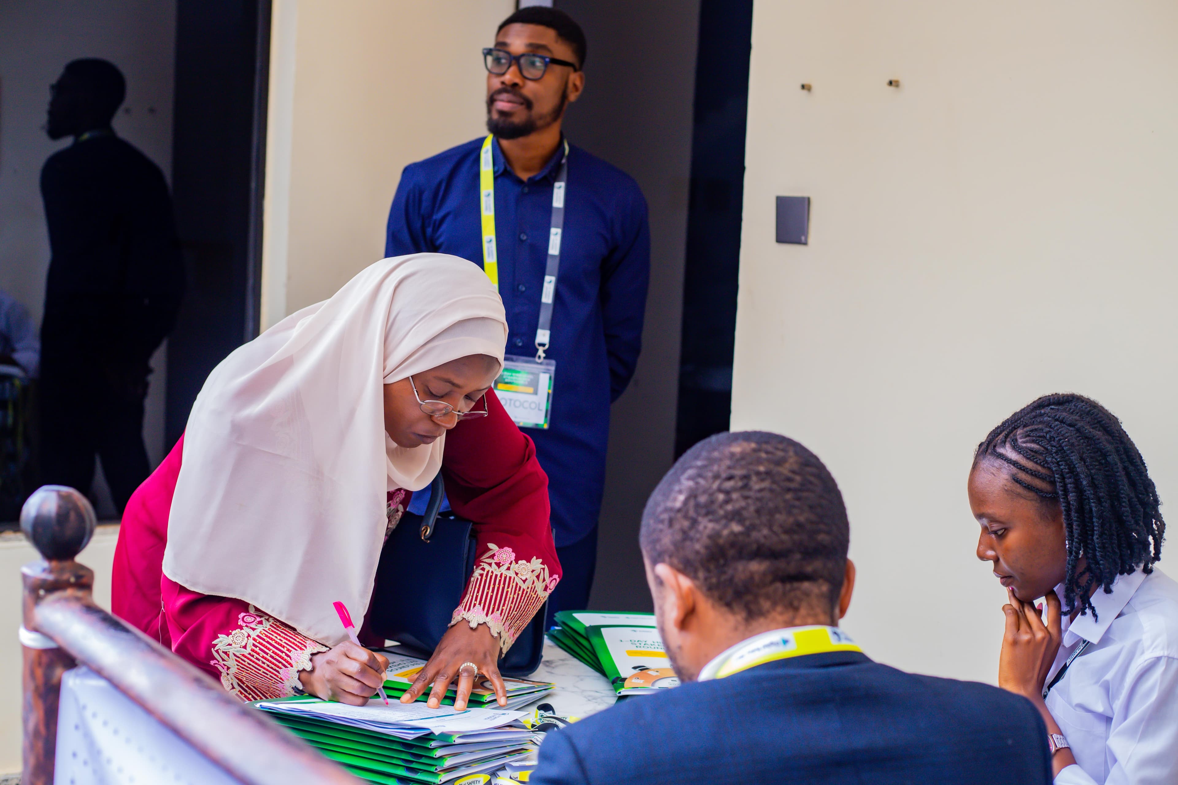 Summit delegates in discussion
